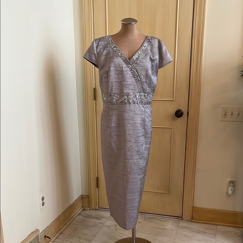 SERAFINA NWOT Cocktail MOB Metallic Silver Beaded V-Neck Textured Dress SZ 18